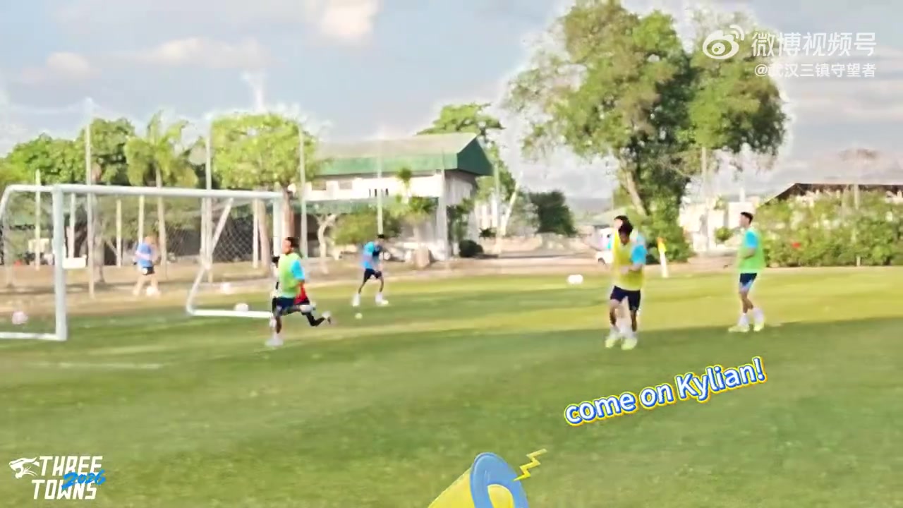 世界杯官方平台-博主晒视频：三镇新援贝维斯已抵达泰国跟队冬训