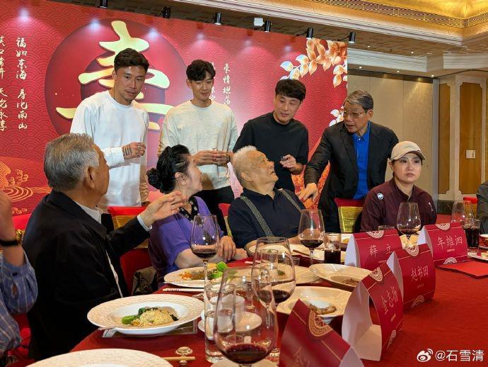 石雪清：从七十年代徐根宝就为年老庆生，此恩情成中国足坛佳话